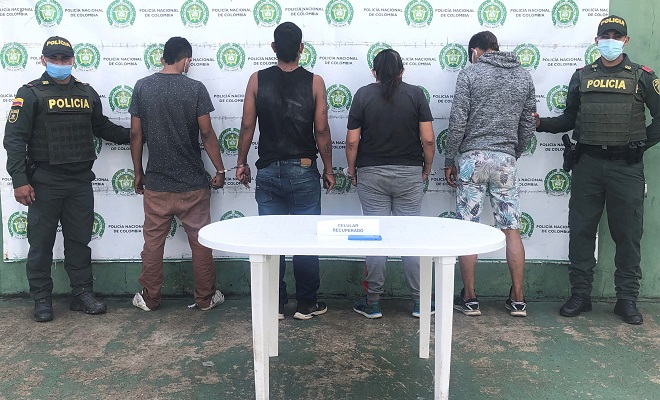 POLICÍA CAPTURA A CUATRO SUJETOS POR EL DELITO DE HURTO EN EL BARRIO ÁGUILA POLICÍA CAPTURA A CUATRO SUJETOS POR EL DELITO DE HURTO EN EL BARRIO ÁGUILA