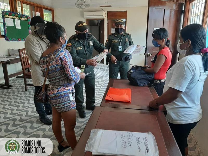 NUESTRA POLICÍA NACIONAL ACOMPAÑA A NUESTRA CIUDADANÍA EN TIEMPOS DE PANDEMIA COVID-19 NUESTRA POLICÍA NACIONAL ACOMPAÑA A NUESTRA CIUDADANÍA EN TIEMPOS DE PANDEMIA COVID-19