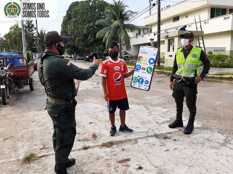 LA POLICÍA NACIONAL REALIZA ACTIVIDADES DE CONCIENCIA ANTE EL CIUDADANO DE NO DAR PAPAYA Y CUIDAR MÁS LOS ELEMENTOS LA POLICÍA NACIONAL REALIZA ACTIVIDADES DE CONCIENCIA ANTE EL CIUDADANO DE NO DAR PAPAYA Y CUIDAR MÁS LOS ELEMENTOS