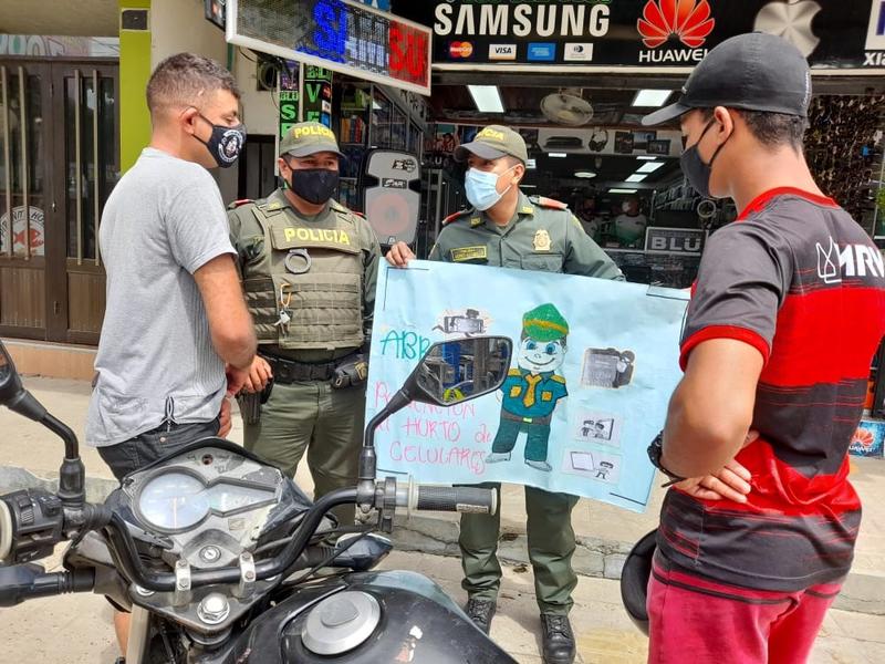 SENSIBILIZAMOS A LOS CIUDADANOS EN EL CENTRO DE LETICIA CON CAMPAÑAS PARA NO CAER EN EL HURTO A PERSONAS SENSIBILIZAMOS A LOS CIUDADANOS EN EL CENTRO DE LETICIA CON CAMPAÑAS PARA NO CAER EN EL HURTO A PERSONAS