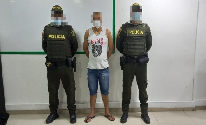 POLICÍA CAPTURA A SUJETO POR EL DELITO DE DESOBEDIENCIA POLICÍA CAPTURA A SUJETO POR EL DELITO DE DESOBEDIENCIA