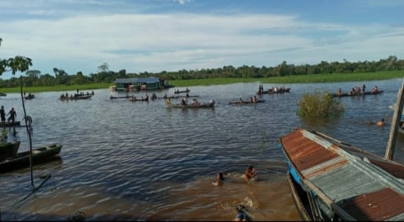 Domingo de aglomerações no rio Javarizinho