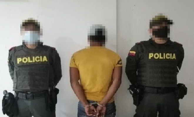 POLICIA CAPTURA SUJETO CON 40 DOSIS DE MARIHUANA POLICIA CAPTURA SUJETO CON 40 DOSIS DE MARIHUANA
