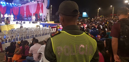 POLICÍA AMAZONAS AL FRENTE DEL COMPROMISO CIUDADANO DURANTE LA VERSIÓN XXXII DEL FESTIVAL INTERNACIONAL DE LA CONFRATERNIDAD AMAZÓNICA