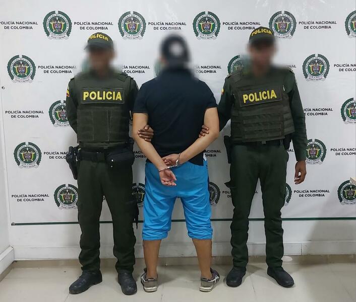 UN HOMBRE FUE CAPTURADO POR DAÑO EN BIEN AJENO EN EL MALECON TURÍSTICO DE LETICIA UN HOMBRE FUE CAPTURADO POR DAÑO EN BIEN AJENO EN EL MALECON TURÍSTICO DE LETICIA