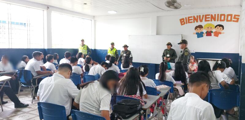 AUTORIDADES HALLARON ESTUPEFACIENTES Y ELEMENTOS NO PERMITIDOS EN LAS AULAS DE CLASE