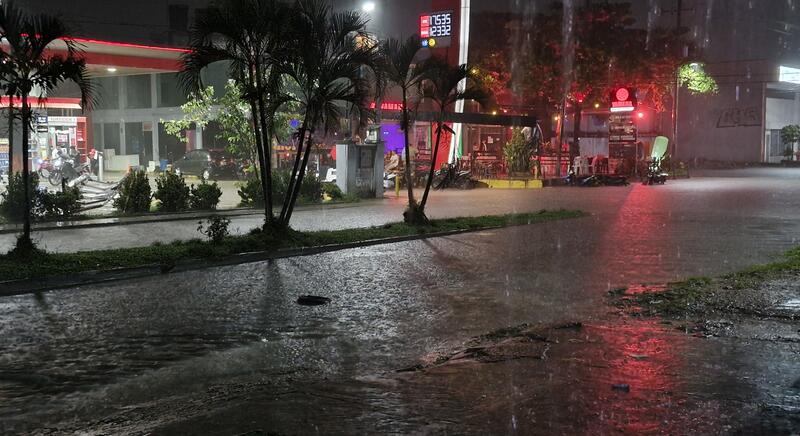 FUERTE AGUACERO EN LA CAPITAL AMAZONENSE 