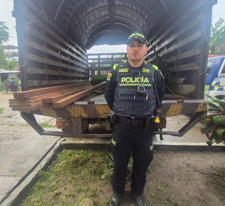 La Policía Nacional incauta madera transportada de manera irregular en el Amazonas