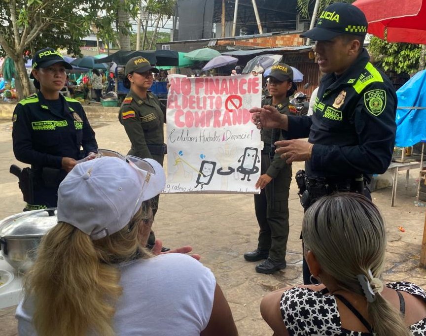 Gestores de Seguridad adelantan charlas preventivas contra la compra de celulares hurtados en el Malecón Turístico y zonas comerciales