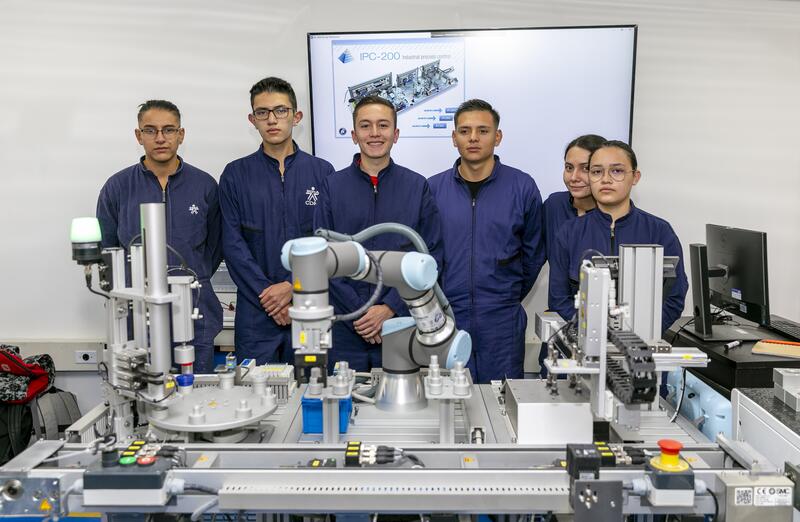 El SENA realiza alianzas internacionales para la formación de talento humano en áreas de la Industria 4.0 El SENA realiza alianzas internacionales para la formación de talento humano en áreas de la Industria 4.0