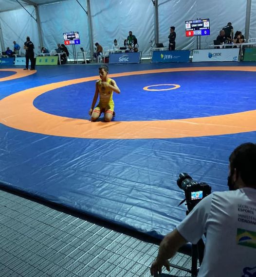 Adolescente conquista medalha de bronze e ouro Adolescente conquista medalha de bronze e ouro