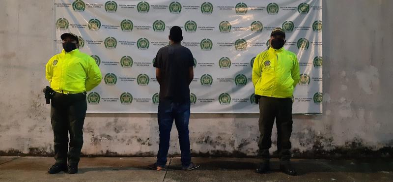 LA POLICÍA EN LETICIA APREHENDIÓ A UN JOVEN POR ACTO SEXUAL VIOLENTO LA POLICÍA EN LETICIA APREHENDIÓ A UN JOVEN POR ACTO SEXUAL VIOLENTO
