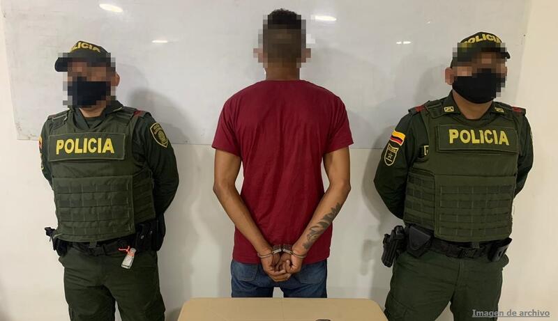 EN LETICIA LAS AUTORIDADES CAPTURARON A UN HOMBRE QUE EN SU BILLETERA ESCONDÍA MUNICIÓN DE USO RESTRINGIDO Y PRIVATIVO EN LETICIA LAS AUTORIDADES CAPTURARON A UN HOMBRE QUE EN SU BILLETERA ESCONDÍA MUNICIÓN DE USO RESTRINGIDO Y PRIVATIVO