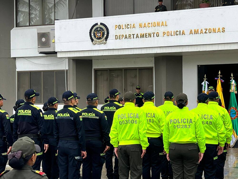 La Policía del Amazonas rindió homenaje a los 22 cadetes caídos de la Escuela General Francisco de Paula Santander