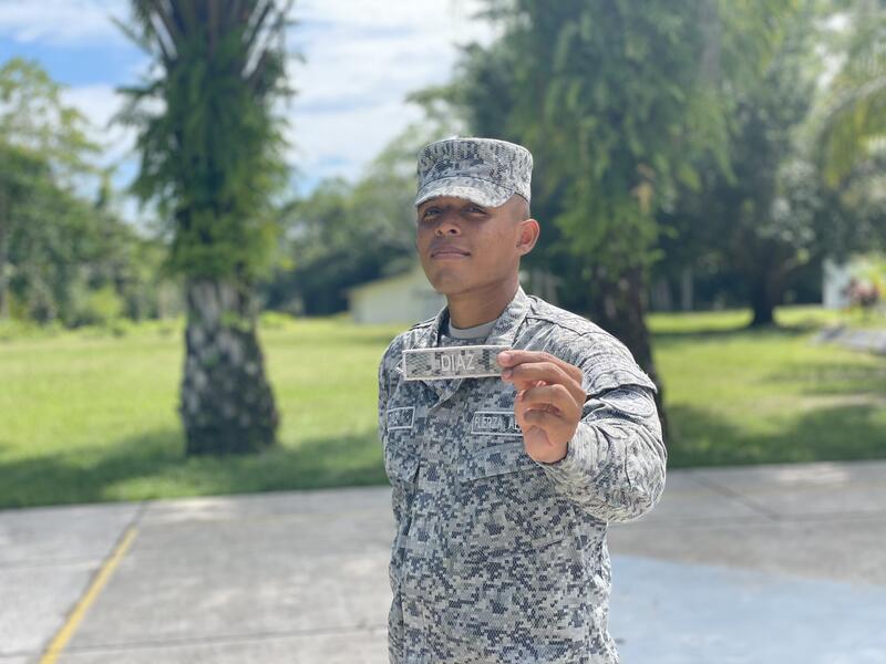 Joven soldado que marca la diferencia por su proyecto de vida