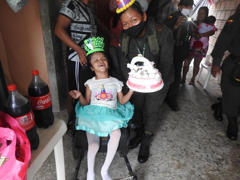 POLICÍA SORPRENDE CON DETALLES, A ZARITA EN SUS CUMPLEAÑOS POLICÍA SORPRENDE CON DETALLES, A ZARITA EN SUS CUMPLEAÑOS