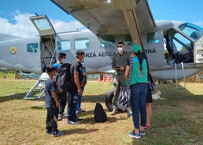 Amazonenses en condiciones de vulnerabilidad, fueron trasladados por su Fuerza Aérea Colombiana