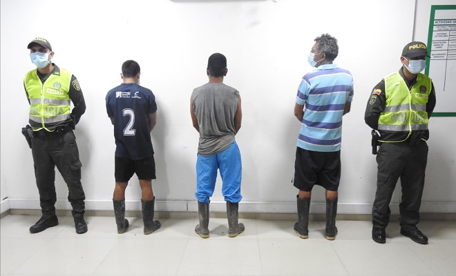 CAPTURAMOS A TRES PERSONAS POR APROVECHAMIENTO ILÍCITO DE LOS RECURSOS NATURALES RENOVABLES CAPTURAMOS A TRES PERSONAS POR APROVECHAMIENTO ILÍCITO DE LOS RECURSOS NATURALES RENOVABLES