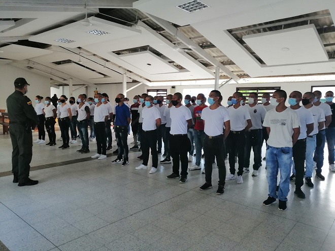 35 HOMBRES Y 15 MUJERES, CONFORMAN EL CURSO 014 DE AUXILIARES DE POLICÍA EN EL AMAZONAS 35 HOMBRES Y 15 MUJERES, CONFORMAN EL CURSO 014 DE AUXILIARES DE POLICÍA EN EL AMAZONAS