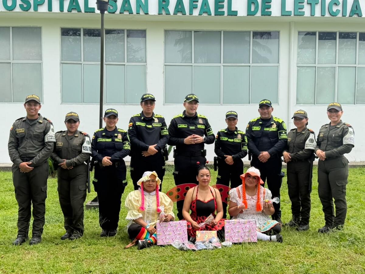 La Policía Nacional lleva alegría y sonrisas al Hospital San Rafael de Leticia con la Ruta Dulce