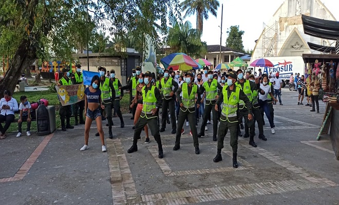 EN LETICIA REALIZAMOS LANZAMIENTO DE LA CAMPAÑA #ColombiaUnaRazón EN LETICIA REALIZAMOS LANZAMIENTO DE LA CAMPAÑA #ColombiaUnaRazón