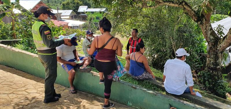 EN PUERTO NARIÑO, POLICÍA SENSIBILIZA A CIUDADANOS PARA EL USO ADECUADO DEL TAPABOCAS EN PUERTO NARIÑO, POLICÍA SENSIBILIZA A CIUDADANOS PARA EL USO ADECUADO DEL TAPABOCAS