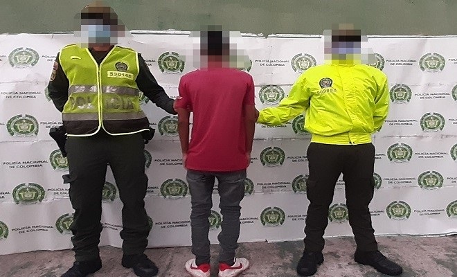 POLICÍA EN LETICIA APREHENDE A UN ADOLESCENTE POR EL DELITO DE ACTOS SEXUALES CON MENOR DE 14 AÑOS POLICÍA EN LETICIA APREHENDE A UN ADOLESCENTE POR EL DELITO DE ACTOS SEXUALES CON MENOR DE 14 AÑOS
