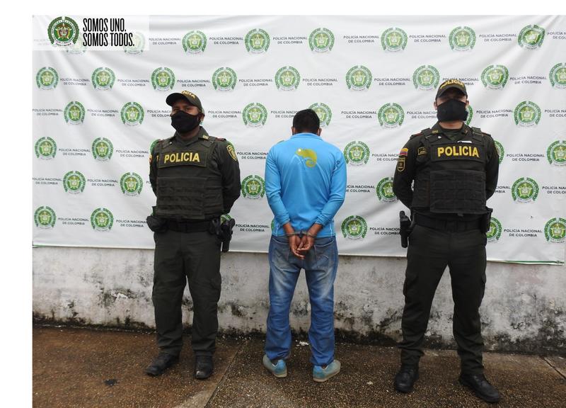 POLICÍA CAPTURA HOMBRE SEÑALADO DE ABUSAR SEXUALMENTE DE UNA ADOLESCENTE EN EL BARRIO PORVENIR-CASTAÑAL POLICÍA CAPTURA HOMBRE SEÑALADO DE ABUSAR SEXUALMENTE DE UNA ADOLESCENTE EN EL BARRIO PORVENIR-CASTAÑAL