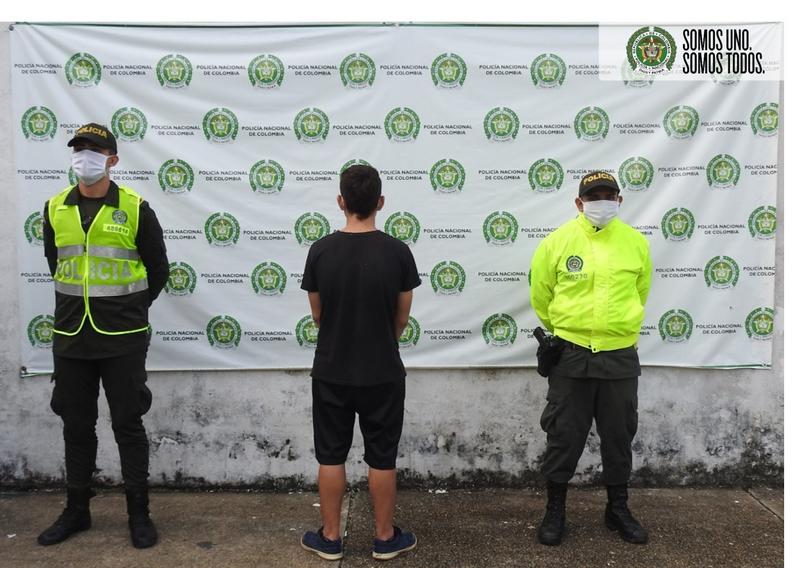 POLICÍA CAPTURA A SUJETO EN FLAGRANCIA POR EL DELITO DE HURTO EN EL BARRIO SAN MARTÍN POLICÍA CAPTURA A SUJETO EN FLAGRANCIA POR EL DELITO DE HURTO EN EL BARRIO SAN MARTÍN