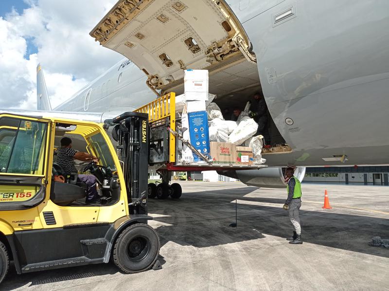 4.7 toneladas de material pos consumo fueron transportados por su Fuerza Aérea