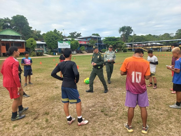 ¡MOENCHI! (GRACIAS) JÓVENES AGRADECEN LA LABOR DE LA POLICÍA EN EL DÍA DEL PADRE