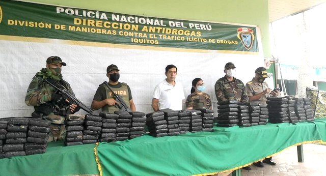 Polícia Peruana apreende 147 pacotes de maconha de alta pureza que seriam distribuidas na triplice fronteira Polícia Peruana apreende 147 pacotes de maconha de alta pureza que seriam distribuidas na triplice fronteira
