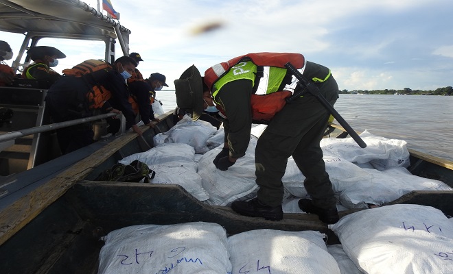 REALIZAMOS CONTROL Y VIGILANCIA SOBRE RIBERAS DEL RÍO AMAZONAS REALIZAMOS CONTROL Y VIGILANCIA SOBRE RIBERAS DEL RÍO AMAZONAS