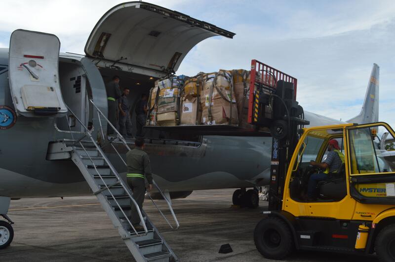 Más de 2 toneladas de mercados y juguetes fueron transportados hasta el Amazonas por su Fuerza Aérea 