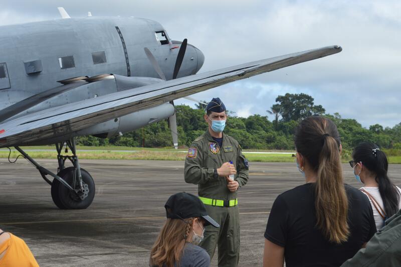 Con el programa “Así se va a las estrellas”, población civil de Leticia conoce las capacidades de su Fuerza Aérea Colombiana. 