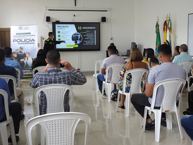 “HABLEMOS DE POLICIA” EN EL AMAZONAS “HABLEMOS DE POLICIA” EN EL AMAZONAS