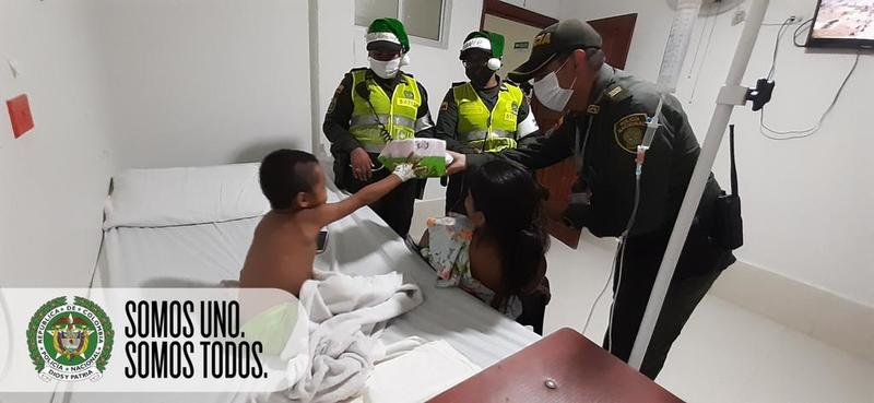 LLEVAMOS SONRISAS Y REGALOS A NIÑOS, NIÑAS Y ADOLESCENTES DEL HOSPITAL SAN RAFAEL EN LETICIA AMAZONAS LLEVAMOS SONRISAS Y REGALOS A NIÑOS, NIÑAS Y ADOLESCENTES DEL HOSPITAL SAN RAFAEL EN LETICIA AMAZONAS