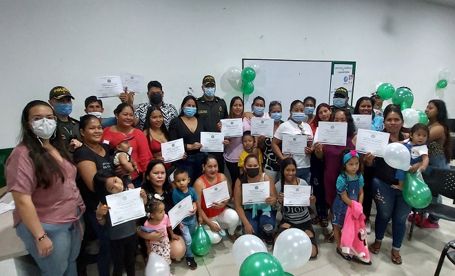 HABITANTES DEL BARRIO VICTORIA REGIA, SE GRADÚAN COMO PROMOTORES DE CONVIVENCIA HABITANTES DEL BARRIO VICTORIA REGIA, SE GRADÚAN COMO PROMOTORES DE CONVIVENCIA
