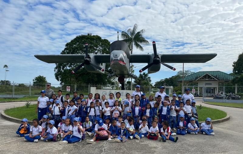 Niños de Leticia, Amazonas conocieron las capacidades de su Fuerza Aérea Colombiana