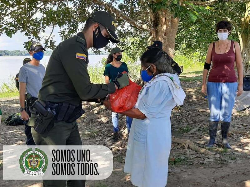POLICÍA NACIONAL SE SOLIDARIZA CON LAS COMUNIDADES INDÍGENAS DEL VECINO PAÍS EN PERÚ POLICÍA NACIONAL SE SOLIDARIZA CON LAS COMUNIDADES INDÍGENAS DEL VECINO PAÍS EN PERÚ