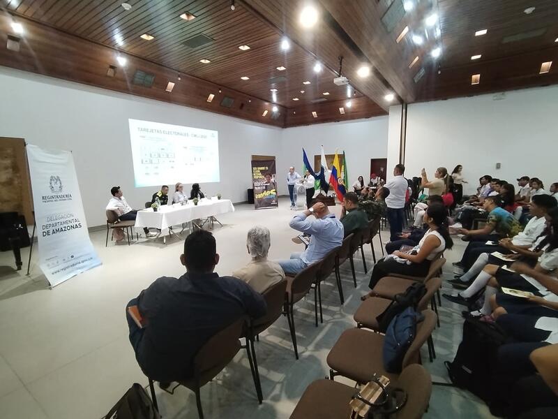 Foro informativo CMJ 2025 democracia y liderazgo juvenil en Leticia 