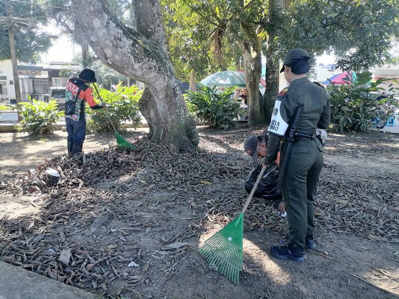 La Policía Nacional embellece el parque Natalia Guzmán en el día internacional del turismo