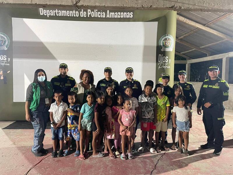 Policía Nacional desarrolla jornada de acercamiento comunitario en el sector San José con actividad ‘Cine al Parque’