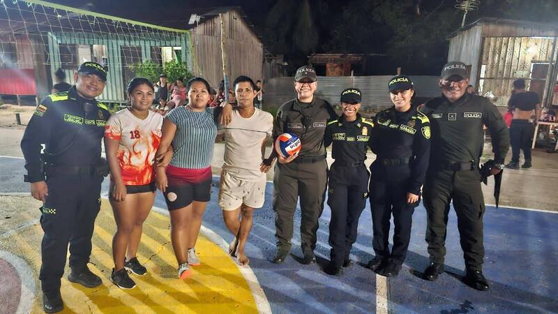 La Policía Nacional fortalece vínculos comunitarios en el Amazonas a través de actividades con jóvenes y familias en Leticia La Policía Nacional fortalece vínculos comunitarios en el Amazonas a través de actividades con jóvenes y familias en Leticia
