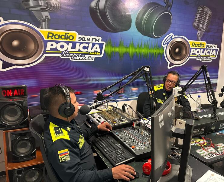 Policía Nacional fortalece la pedagogía electoral en el Amazonas con espacio radial informativo Policía Nacional fortalece la pedagogía electoral en el Amazonas con espacio radial informativo