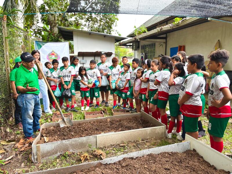 Leticia impulsa la agricultura urbana con estudiantes a través del taller "Huerta y Agroecología en Casa"