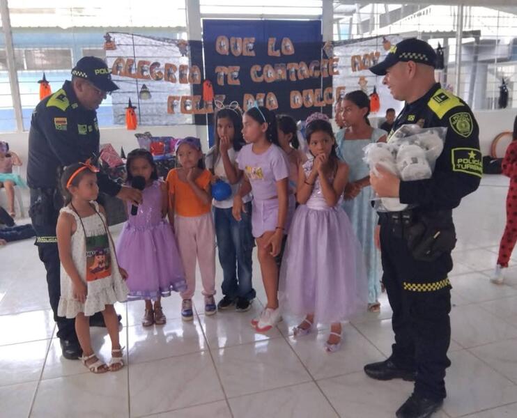 Policía Nacional promueve espacios de sana convivencia y prevención de la violencia escolar en el “Día Dulce” Leticia, Amazonas. Policía Nacional promueve espacios de sana convivencia y prevención de la violencia escolar en el “Día Dulce” Leticia, Amazonas.