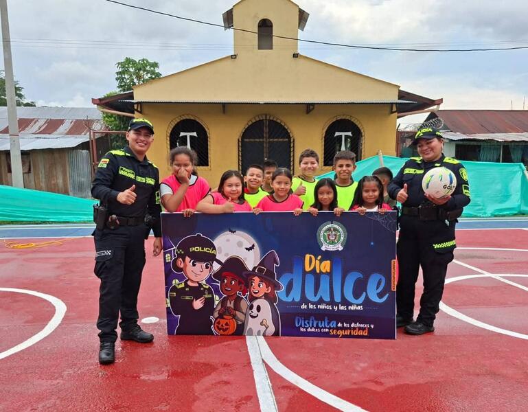 La Policía Nacional en el Amazonas celebra el Día Dulce con una jornada preventiva y deportiva por la niñez La Policía Nacional en el Amazonas celebra el Día Dulce con una jornada preventiva y deportiva por la niñez