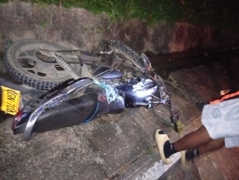 “Fatal accidente de tránsito en la vía Leticia – Tarapacá deja una persona fallecida y otra herida”