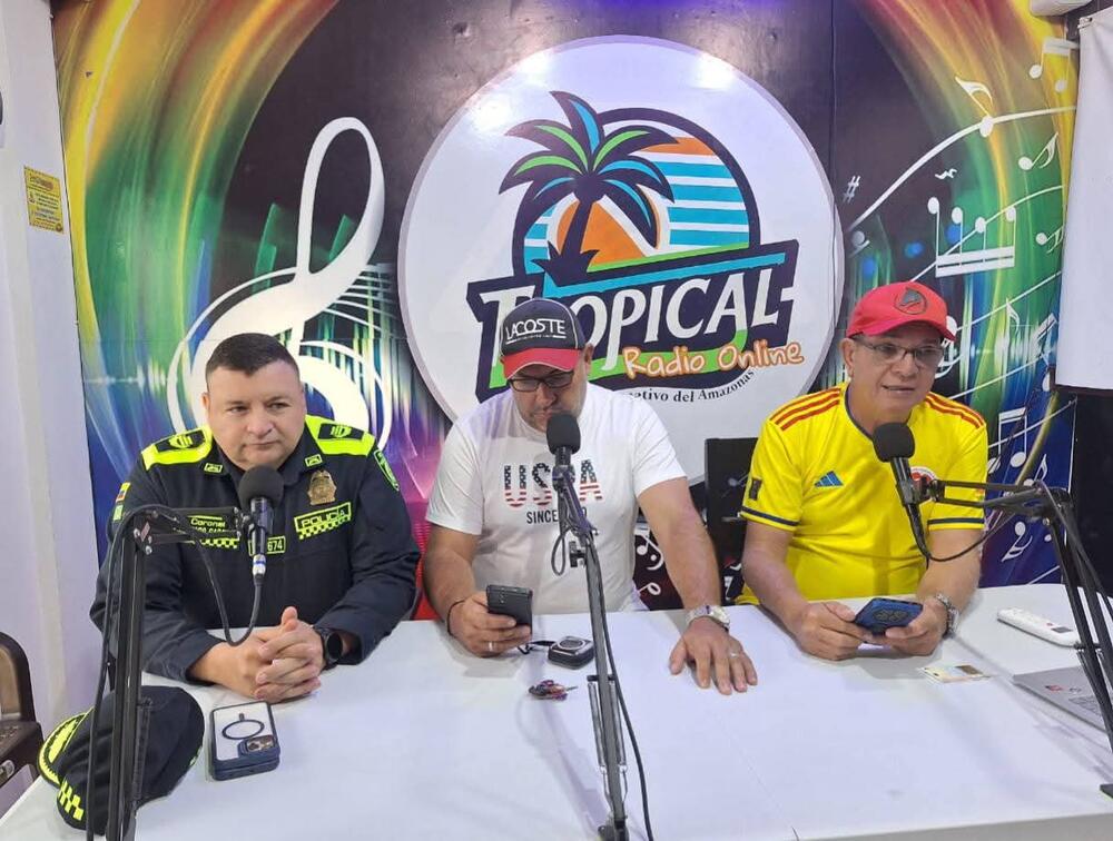 La Policía Nacional socializa balance de seguridad en emisoras regionales de Leticia
